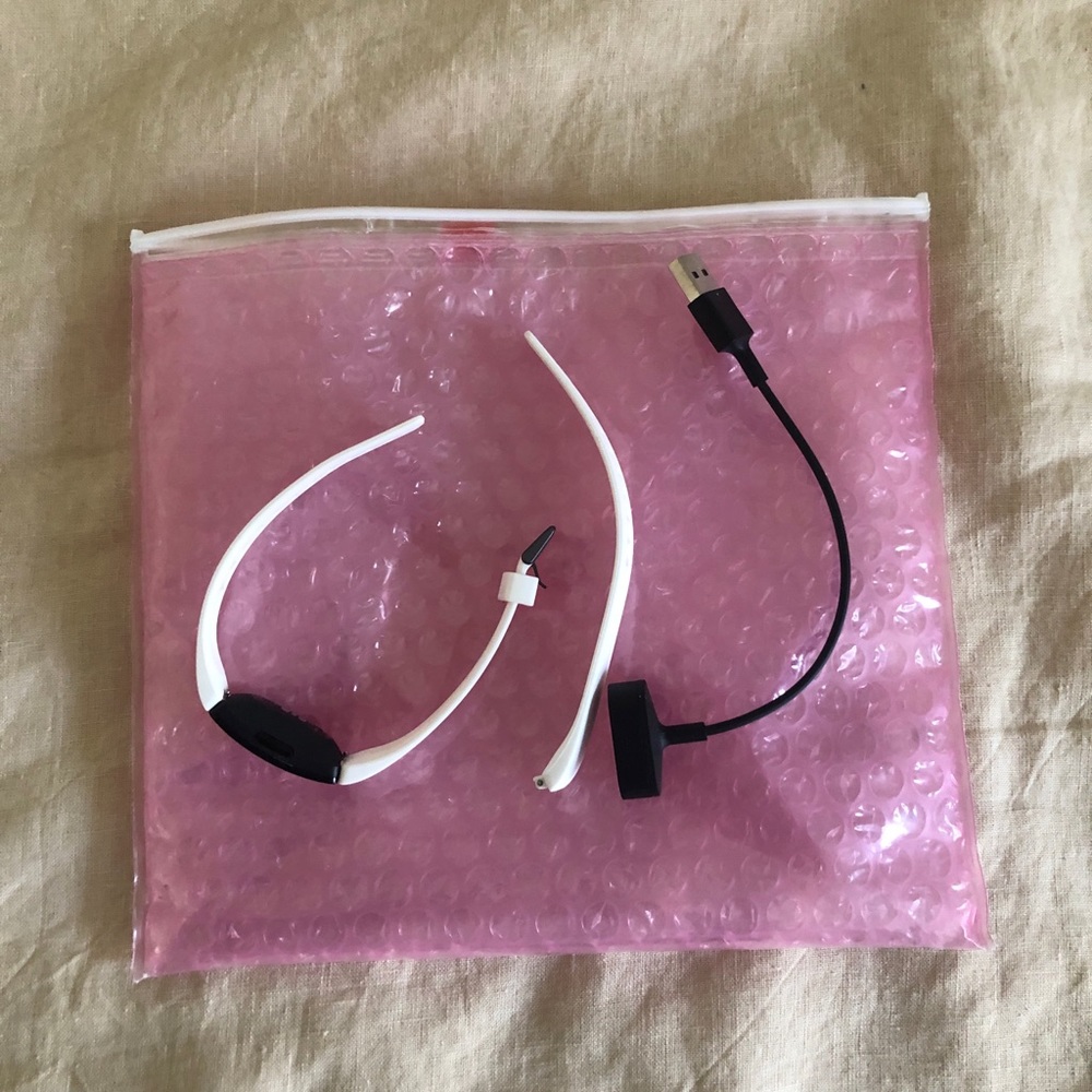 (only used for 1 week) Fitbit Inspire HR